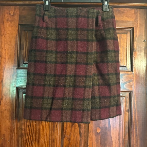Eddie Bauer Burgundy and Olive Plaid Wool Mini Skirt - Picture 2 of 4
